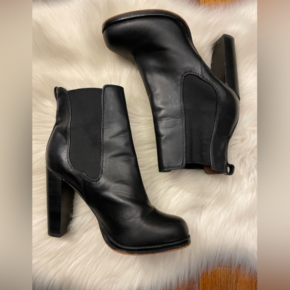 Loft Ann Taylor Black Heeled Boots - Picture 3 of 8